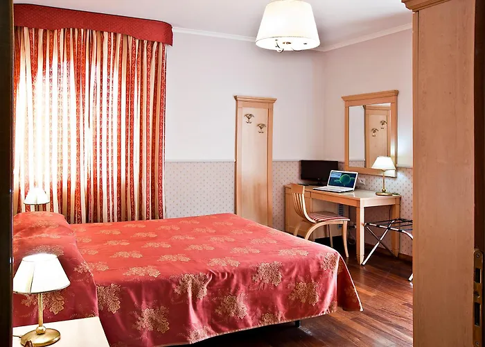 Hotel Arco Di Travertino 2*